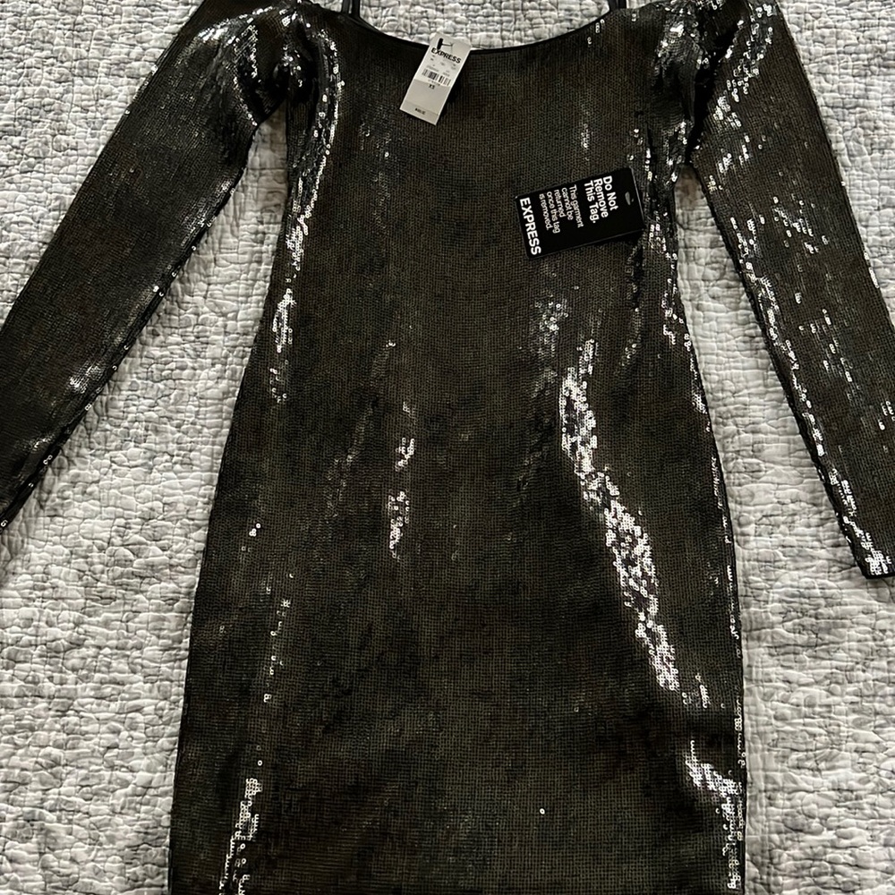 Xs dress never been used